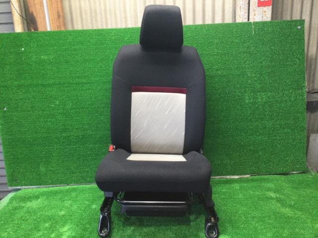 パッソ DBA-M700A アシスタントシート モーダ S W24拍卖