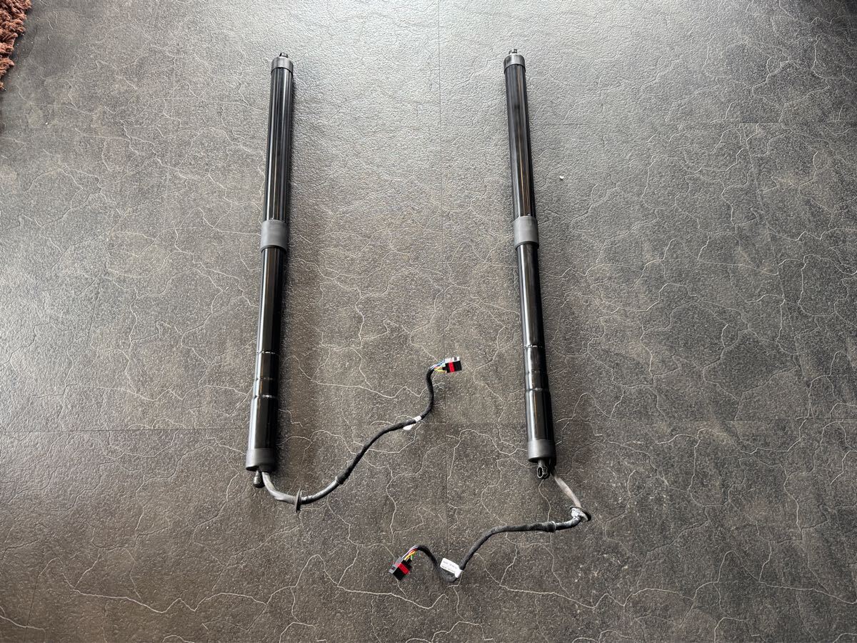 中古 ポルシェカイエン用電動テールゲートダンパー 92A 958, 95851285104,バックドアリアゲート2013拍卖