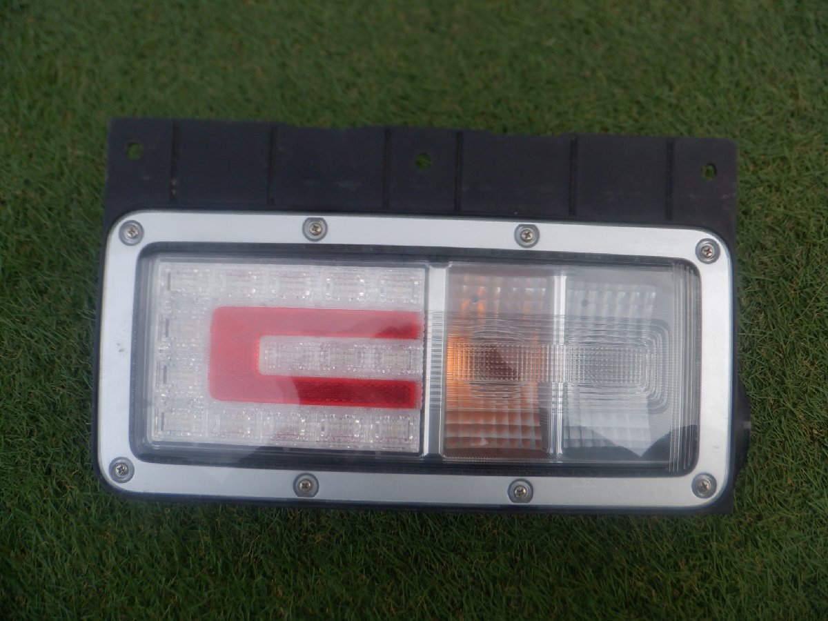 新車外し HINO 日野 純正 レンジャー プロフィア LED テールライト テールランプ 24V 右側 運転席 220-15281 m-25-2-149拍卖