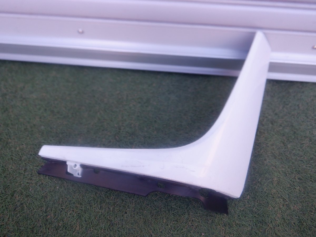 純正 三菱ふそう キャンター ヘッドライトベゼル コーナーパネル ML310760 左側 助手席 ホワイト m-25-2-404拍卖