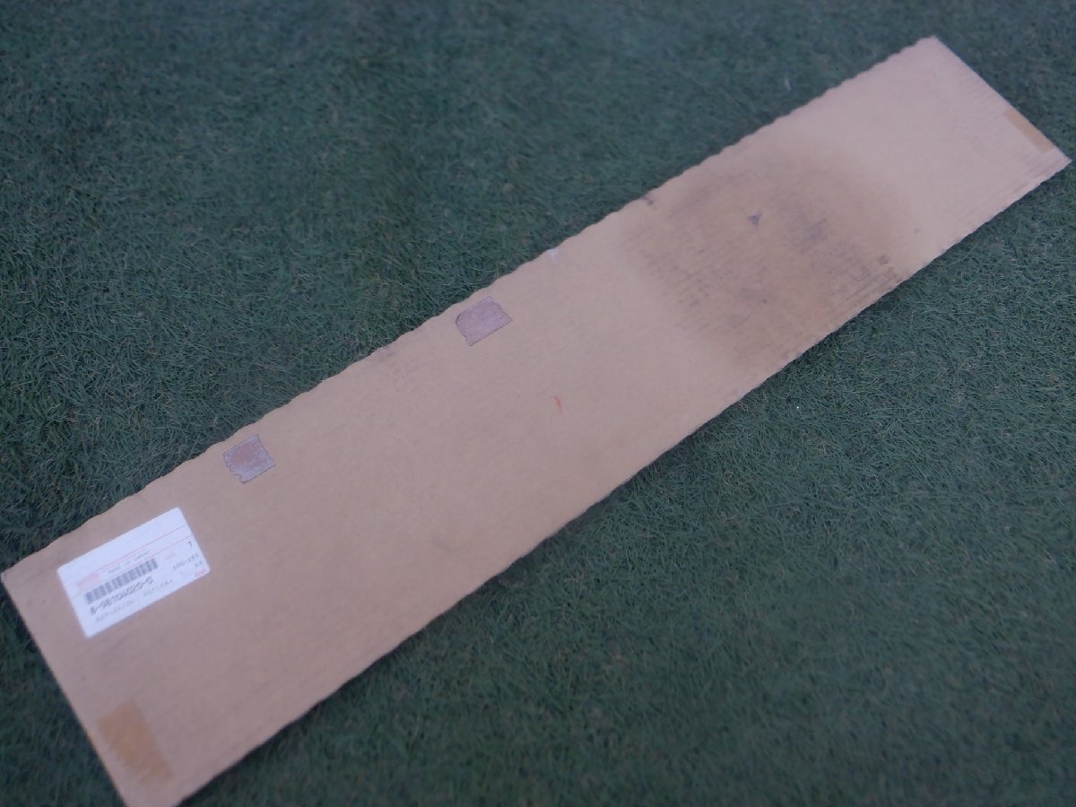 未使用 いすゞ純正 CYJ77 ギガ 8-98104020-0 反射板 リフレクター 反射 リアバンパー m-25-2-418拍卖