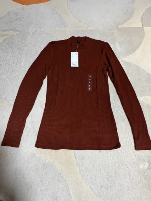 新品ユニクロUNIQLOリブハイネックT長袖Sレンガ色拍卖