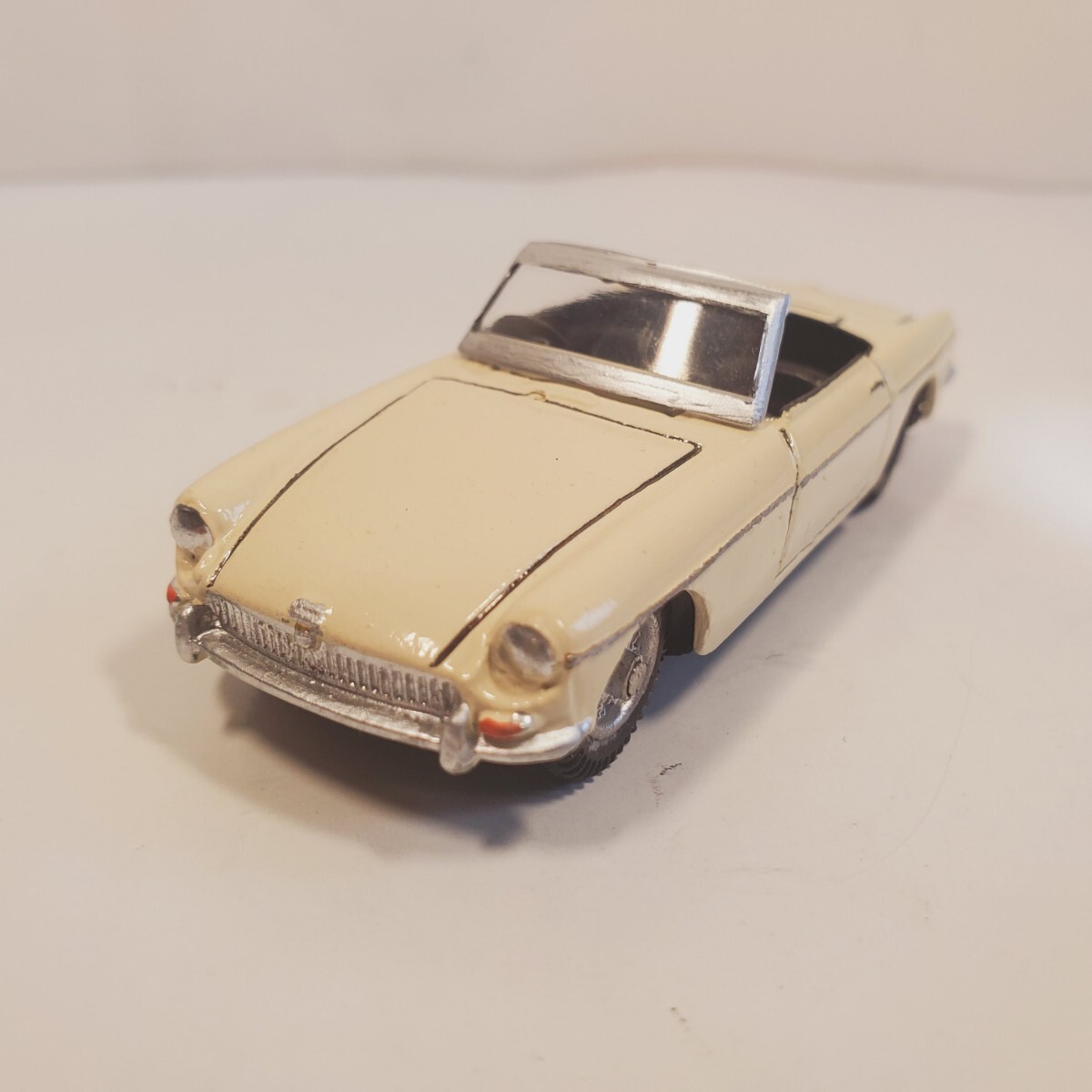 REPLICARS レプリカーズ1/43「MGB-GT」白色 オープンスタイル イギリス製 新品未使用 A92拍卖