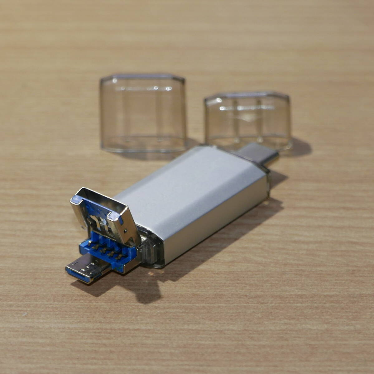 USBメモリ 32GB 3in1 銀 (USB3.0 Type-A/micro/タイプCコネクタ対応 フラッシュメモリー)拍卖