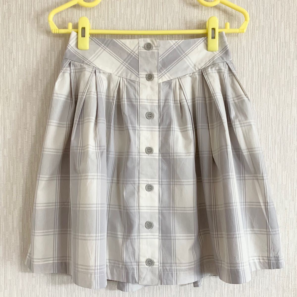 匿名配送 クラシカルグレーチェックフレアスカート ウエストゴム 灰色 白 ミニスカート スクールスカート ひざ丈スカート ギャザースカート拍卖