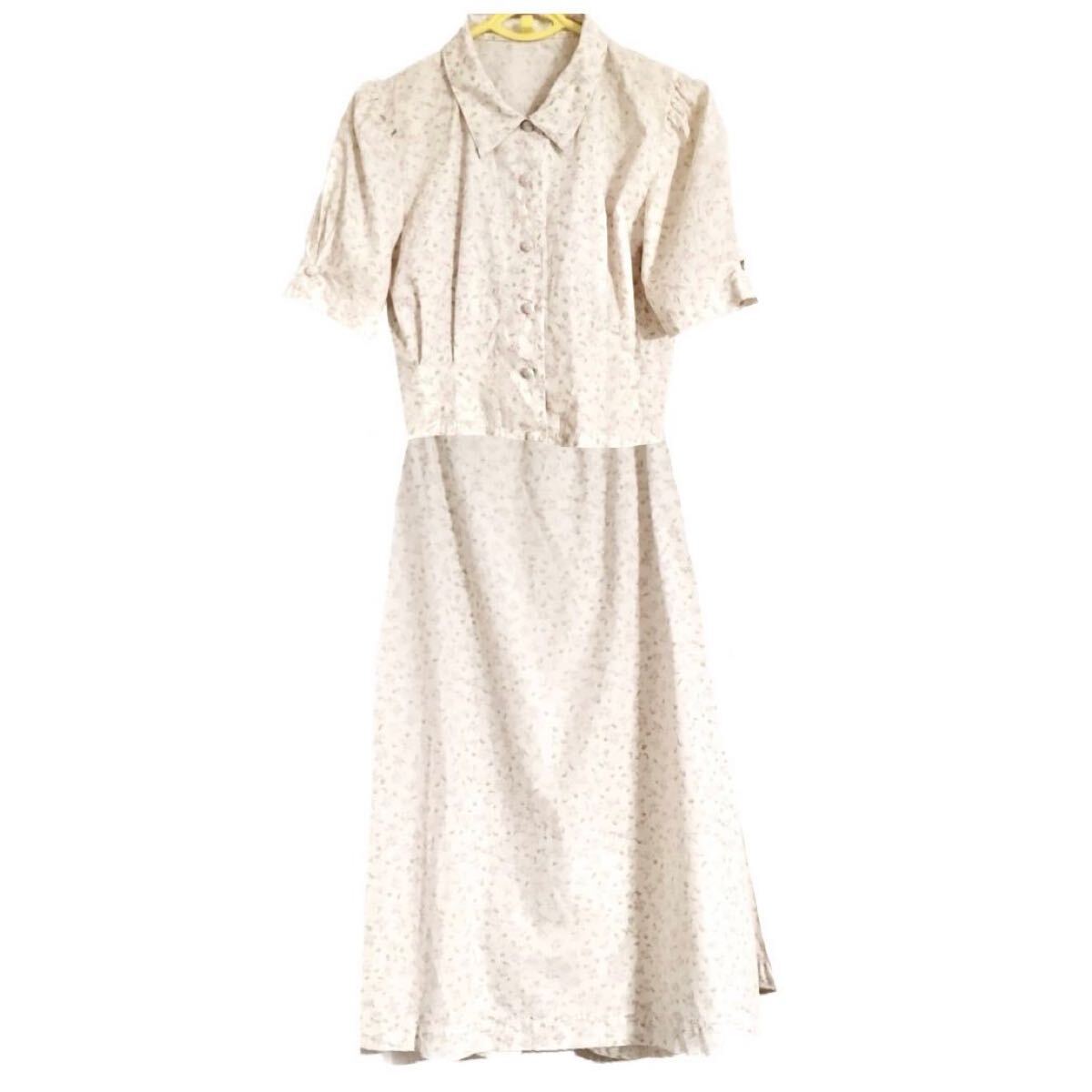 匿名配送 小花柄セットアップ 半袖ブラウス ギャザースカート 白 オフホワイト ピンク 水色 ロング丈スカート ウエストゴム パフスリーブ拍卖