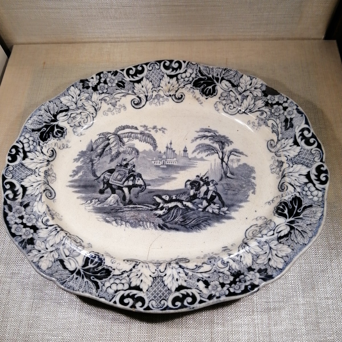 染付ミート皿 TIGER HUNT 19世紀 イギリス ビクトリア 皿 大皿 ミート皿 絵皿 虎狩 インド SR44e7拍卖