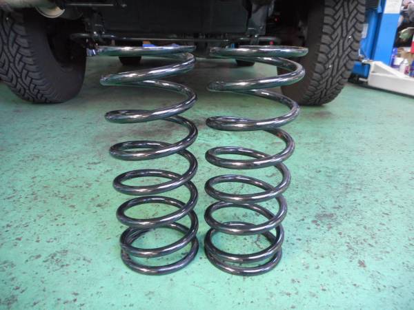 ★ランドローバー ディフェンダー90 純正フロントスプリング ★拍卖