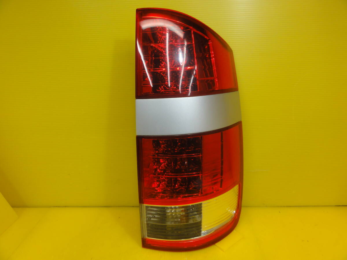 ☆平成16年車 トヨタ AZR60G ノア 右 テールランプ テールライト ICHIKOH 28-184 純正 点灯OK☆F29574 m拍卖