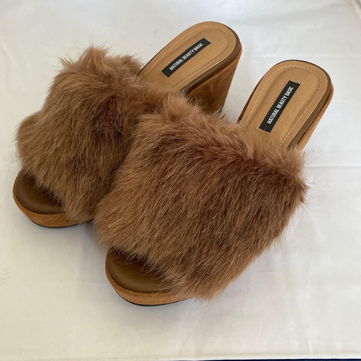 未使用品 NATURAL BEAUTY BASIC ナチュラルビューティーベーシック ふわふわ ファー サンダル L ブラウン レディース シューズ 拍卖