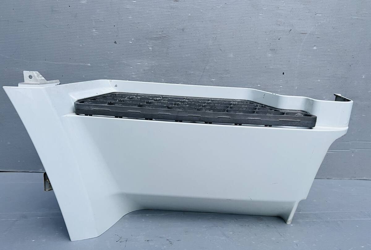 11083N 純正 三菱 ふそう スーパーグレート QKG-FS554VZ ウォール ステップ 右上 右側 運転席側 白色 79拍卖