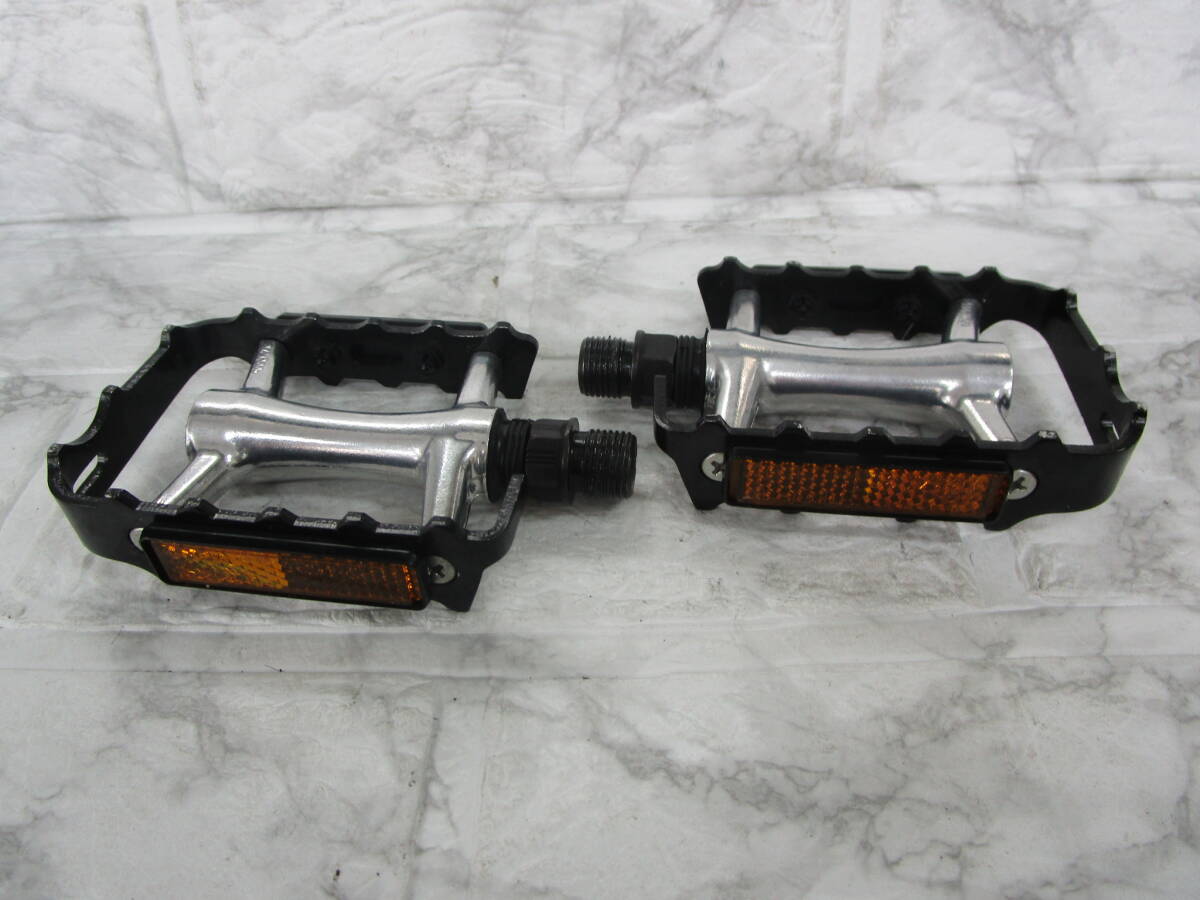 W.25.B.28 TO ☆ フラットペダル wellgo 7-M085A ブラック×シルバーカラー ペア USED ☆拍卖
