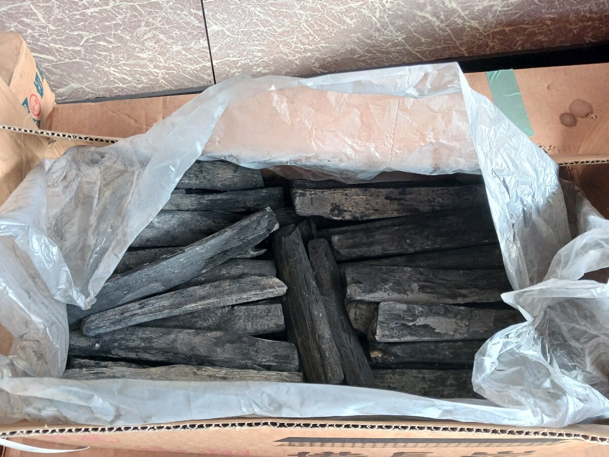 未使用 特選 中洲 備長炭 正味15kg 姥目樫 上割拍卖