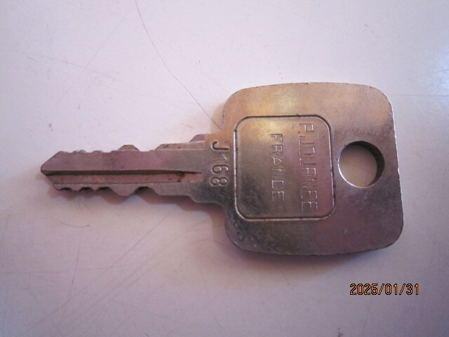 9★ローバーミニ用、98年式 燃料タンクキャップ キー1個中古品ナンバー確認拍卖