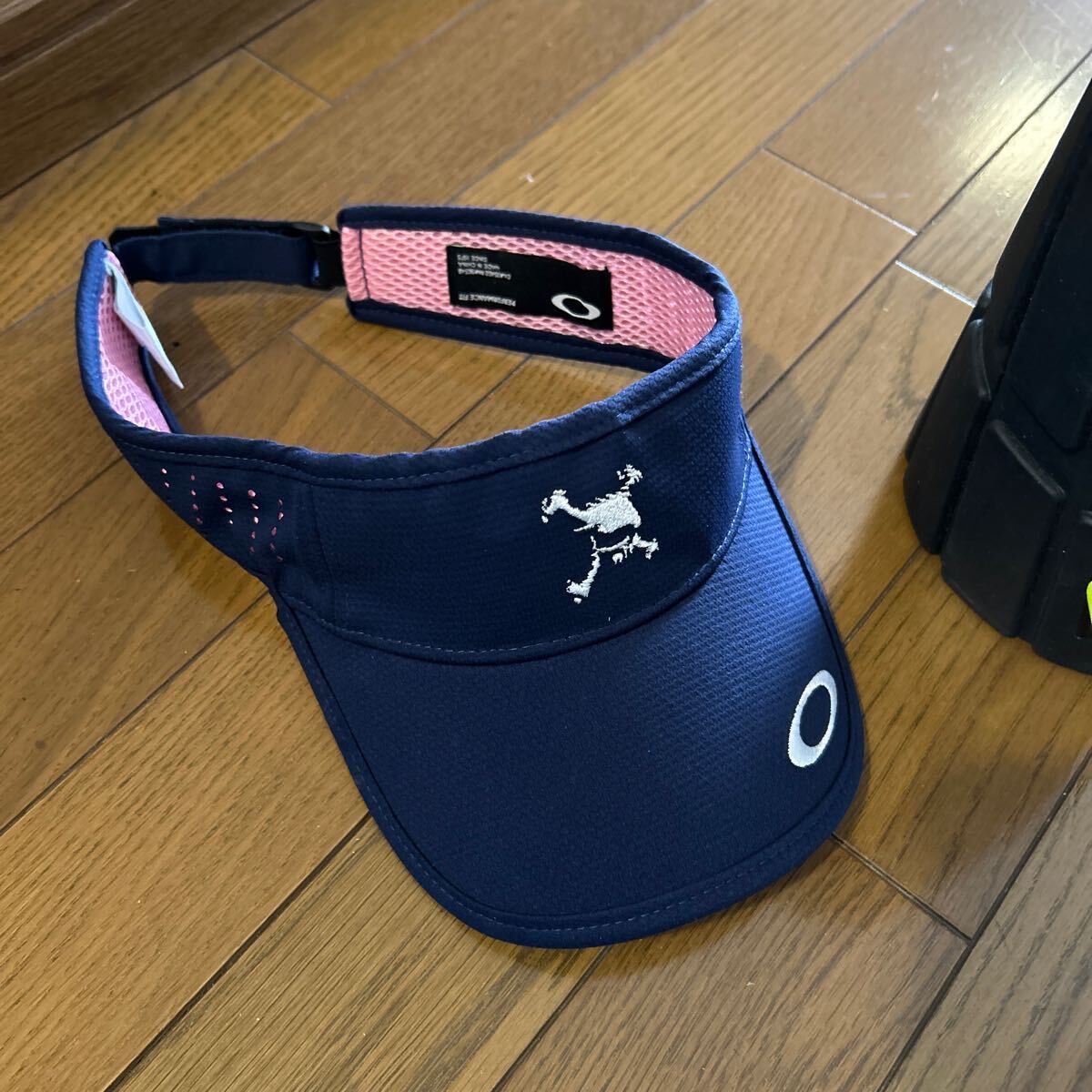 お探しの方。郵送料込み。 オークリースカル ゴルフ サンバイザー ネイビー、ピンク OAKLEYskull 拍卖