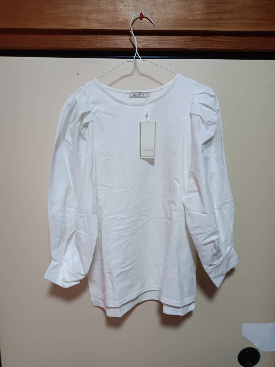 こちらの商品はレディースのMサイズ長袖の未使用品の商品です拍卖