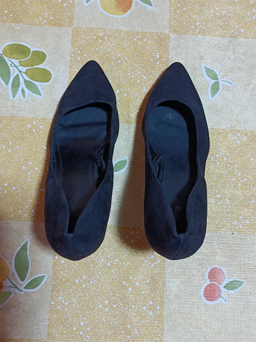 こちらの商品はレディースの黒のハイヒ―ルです中古品です拍卖