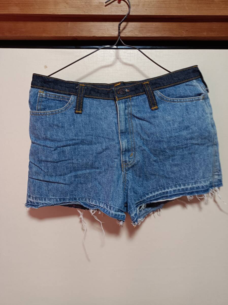 こちらの商品は半ズボンのデニムパンツの中古品です拍卖