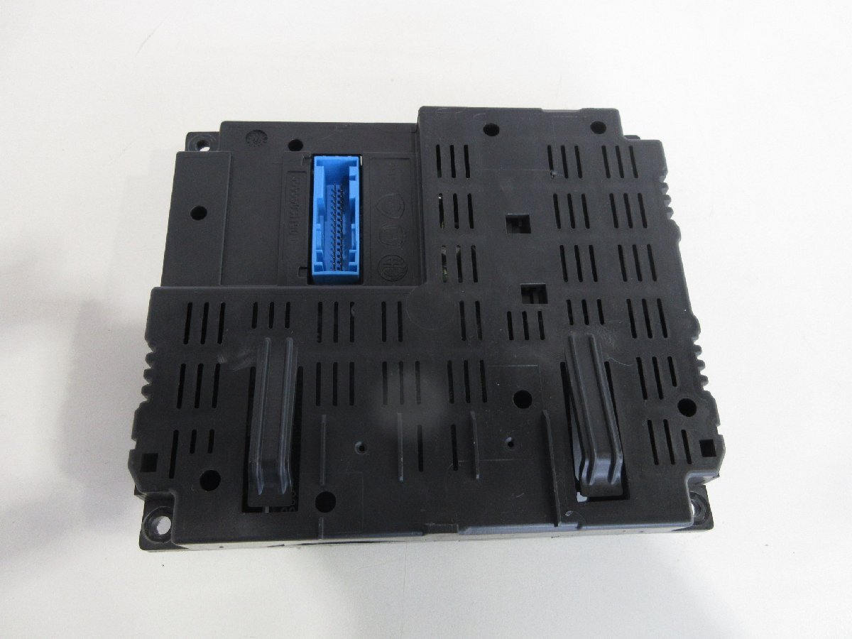 0929  希少 並行車 アバルト500C BLUE&ME ECU オーディオ ECU 品番 51902811拍卖