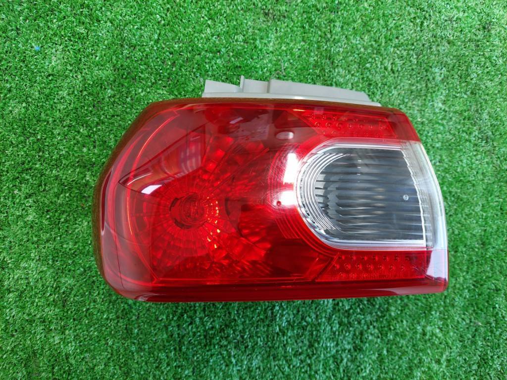 ダイハツソニカ① CBA-L405S テールライト左  初年度登録:平成21年拍卖