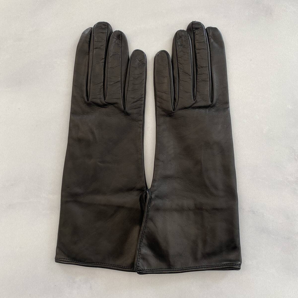 【未使用】イタリア製 バーバリー レディース レザーグローブ ブラック 黒革手袋 シルク裏地 サイズ7ハーフ BURBERRY拍卖