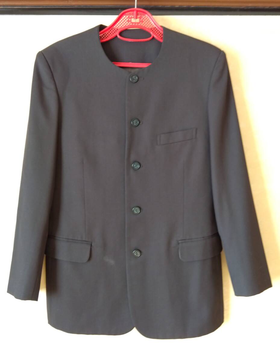 値下げ☆スーツ ノーカラー 美品 ジャケット総裏 緑がかっているけど黒に見える the market拍卖