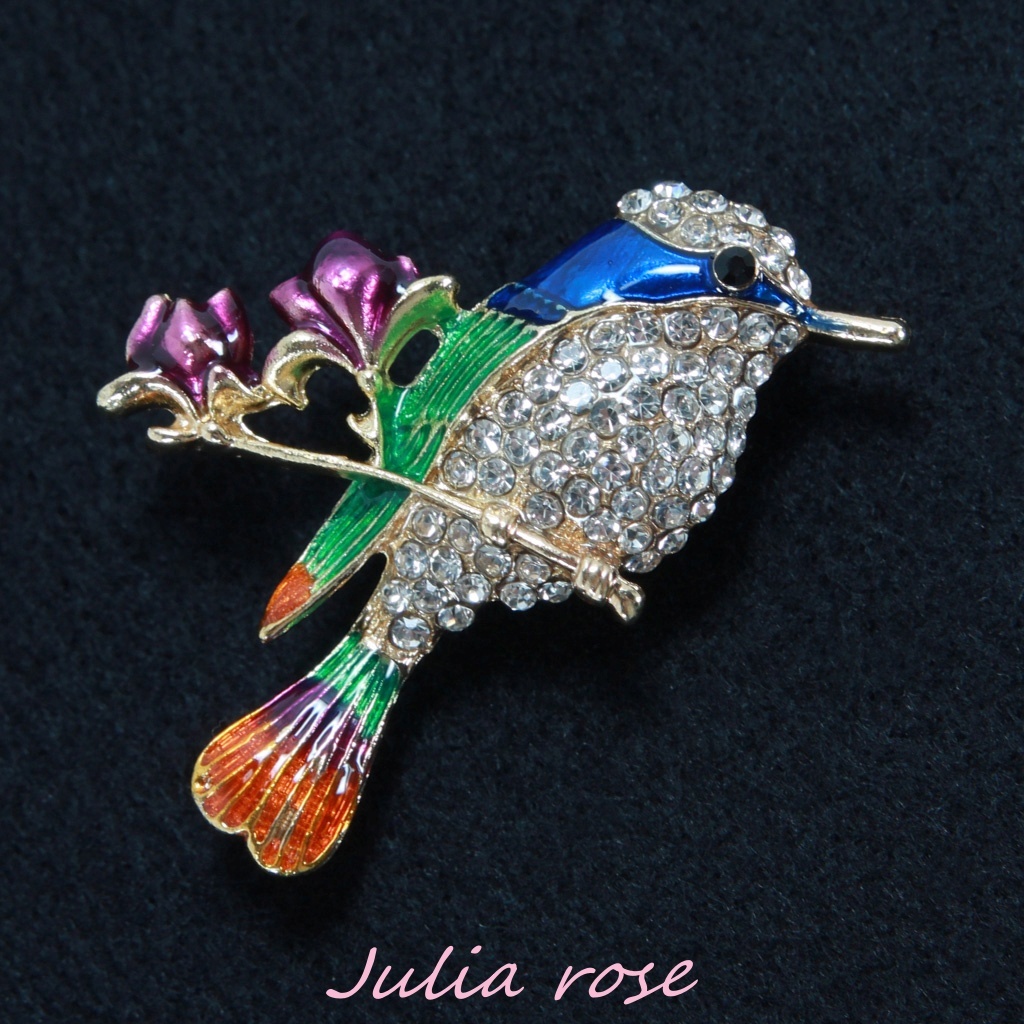 紫色の花と小鳥のブローチ 色鮮やか ラインストーン 襟元等 紫色の花の枝 新品拍卖