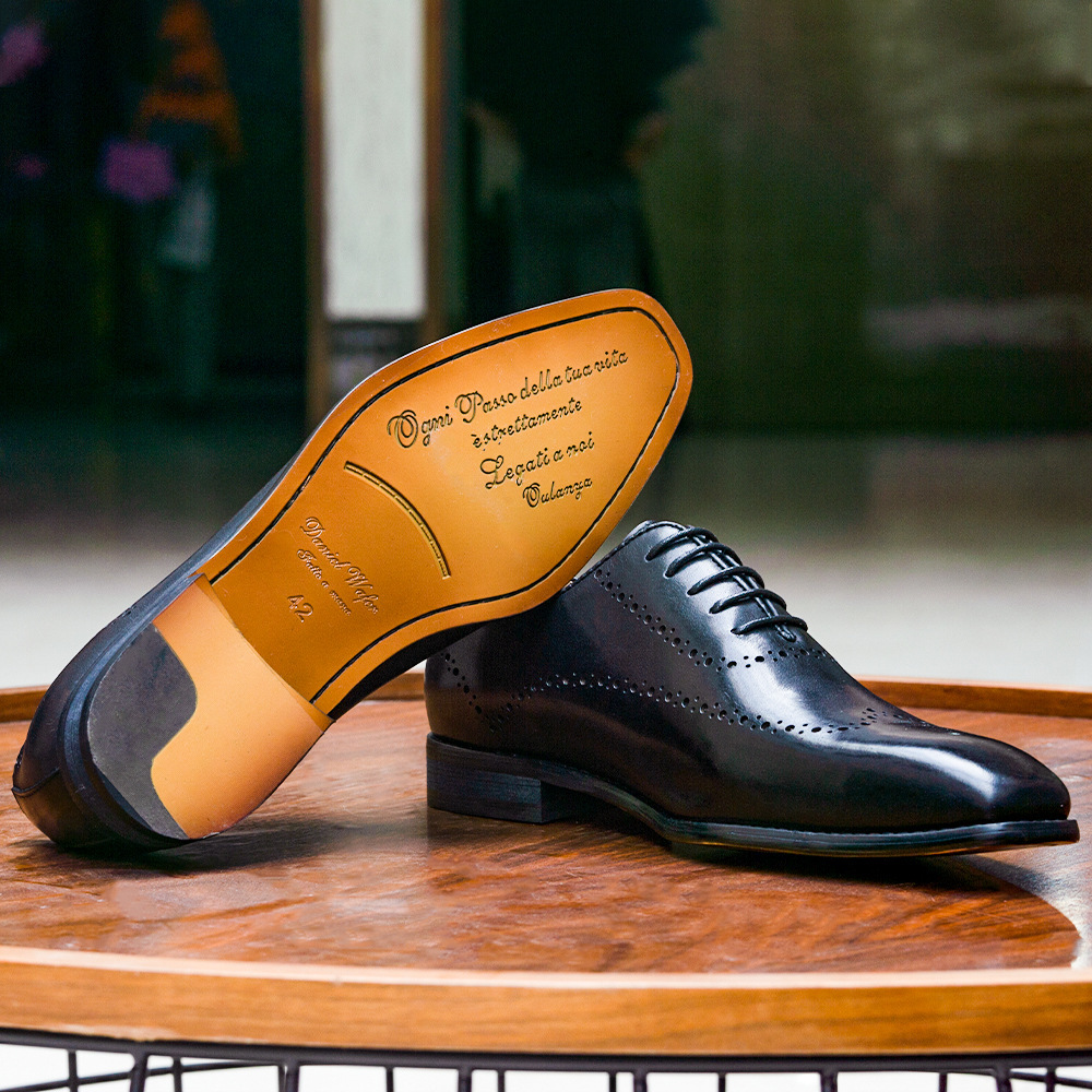 本革 メンズ ビジネスシューズ レザーシューズ 職人手塗仕上げ 最高級 牛革 紳士靴 フォーマル 革靴 ブラック24.5~28.0cm拍卖