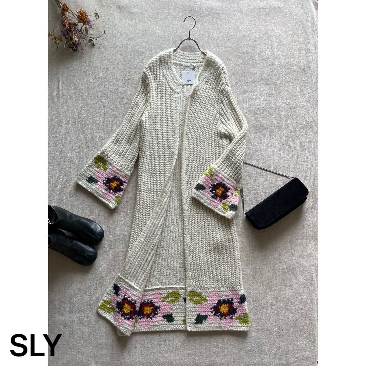 SLY ニットカーディガン ロングガウン 花柄 レトロフラワー スライ ホワイト 白 フリーサイズ ロング マキシ  アウター 上着拍卖
