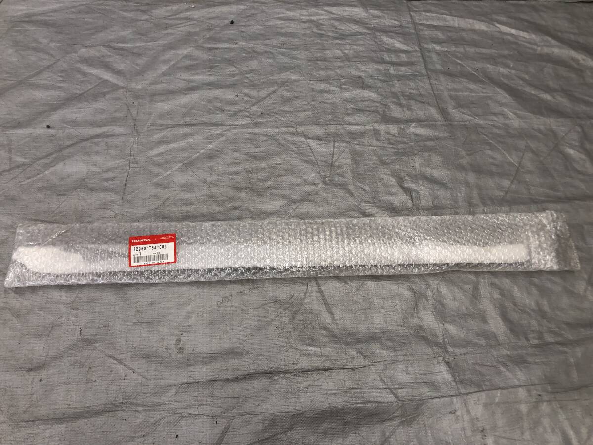 □□2502-NI19 未使用品 ホンダ 純正部品 シャトル ハイブリッド GP7 リア 左 ドアベルトモール 72950-T5A-003拍卖