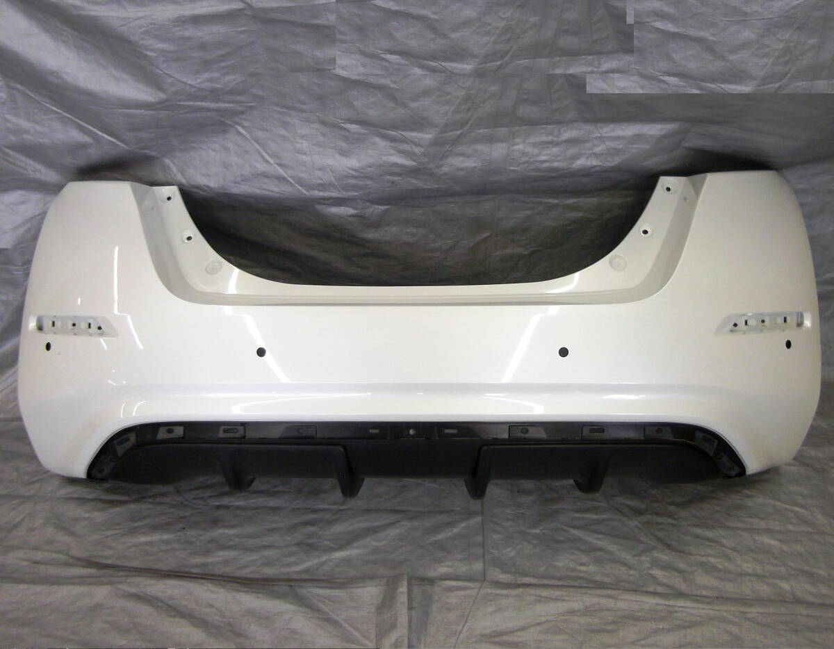 ●●2501-OZ45LL 割凹切無! ZE1 リーフ 純正 リアバンパー ソナー穴あり パールホワイト 85022 5SK0H拍卖
