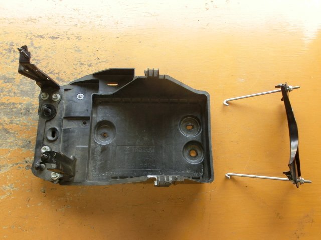 アクセラスポーツ バッテリー トレイ 平成26年 DBA-BM5FS ステー 15S 10.4万km 即決あり拍卖