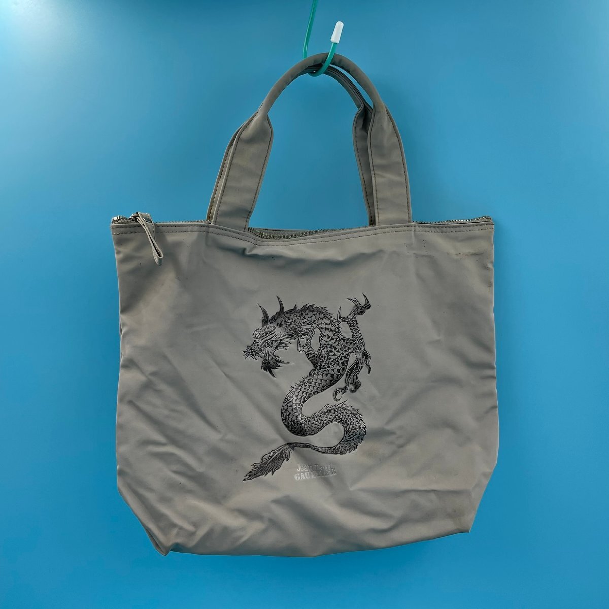 【15916P179】ハンドバッグ Jean Paul GAULTIER ジャンポールゴルチエ ドラゴン グレー 灰色 龍 竜 手提げバッグ やや小さめ 現状品拍卖