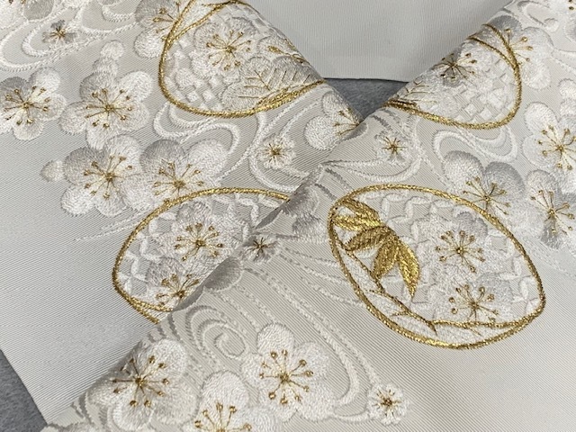 ★新作入荷!上品で合わせやすいシルエリーの超ボリューム白金刺繍!豪華半衿【白地・松竹梅柄】①拍卖