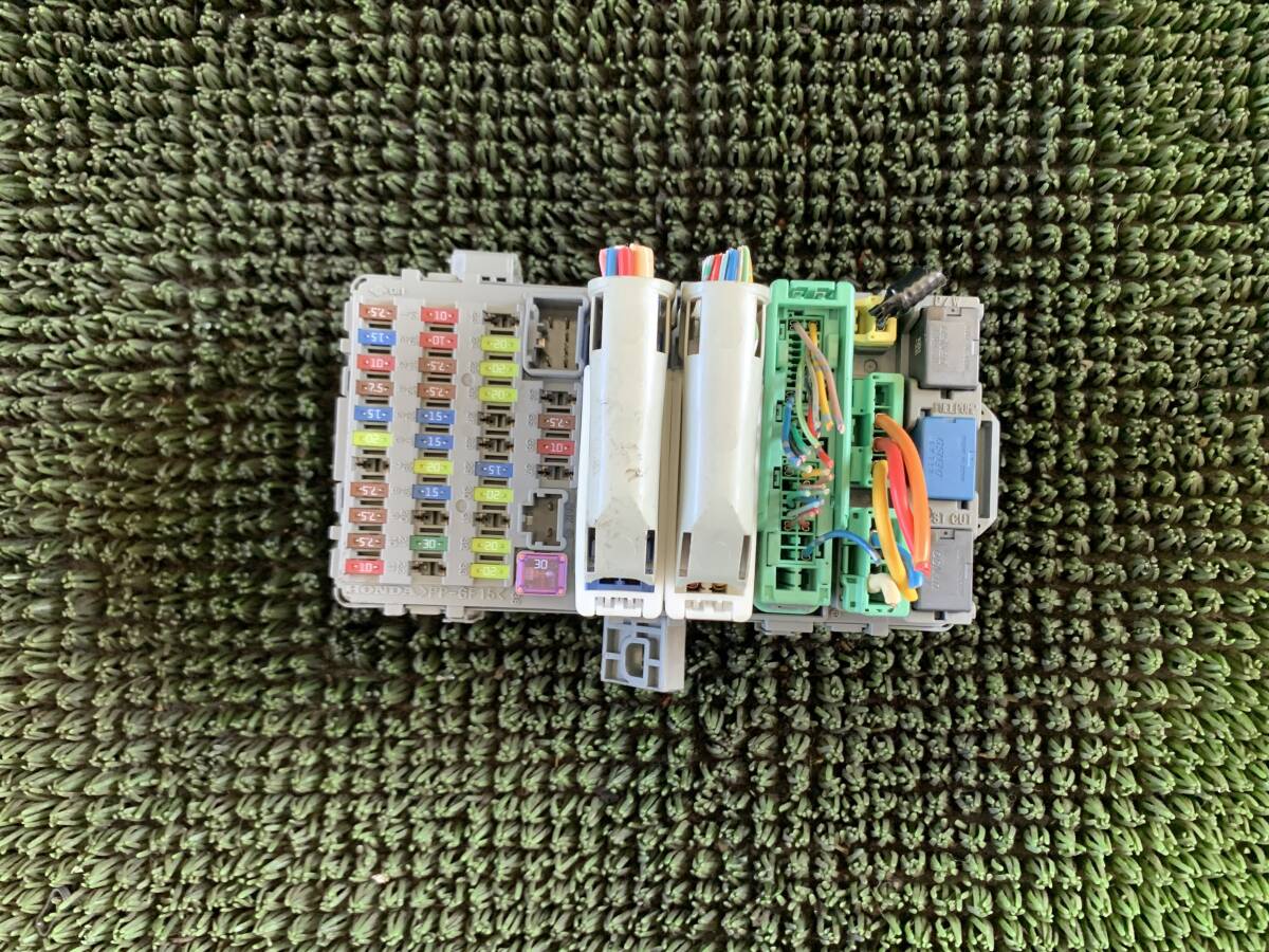 ●即決値段●動作OK● ホンダ ストリーム RN6 RN7 純正 室内 ヒューズボックス BOX リレー ヒューズBOX ジャンクションボックス拍卖