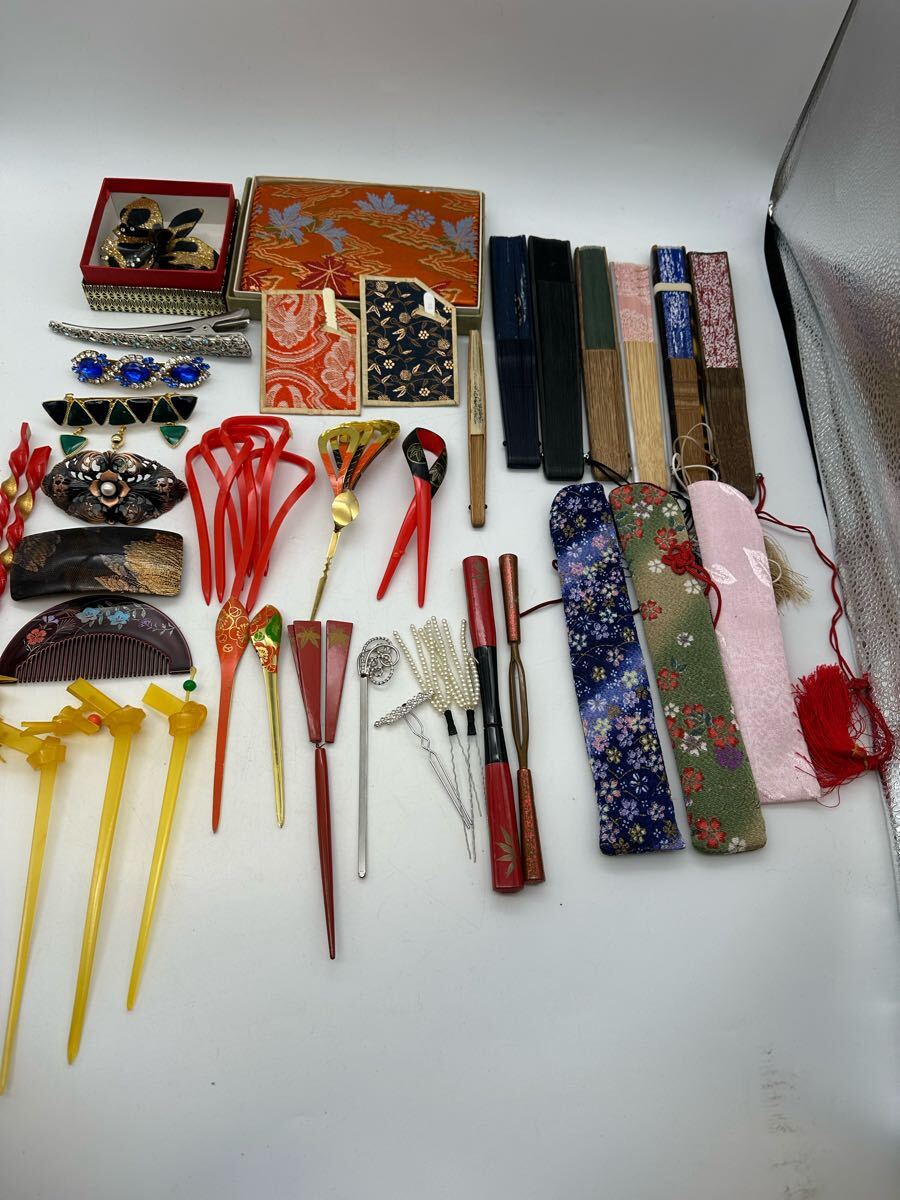 Y02041 簪 かんざし 櫛 クシ 髪飾り 扇子 和装小物 まとめて拍卖