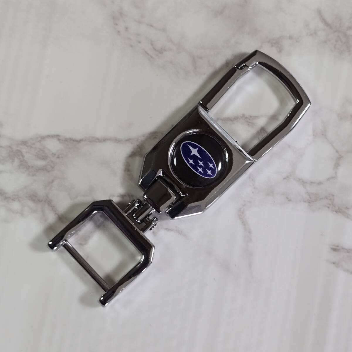 SUBARU カラビナ付き メタルキーホルダー拍卖