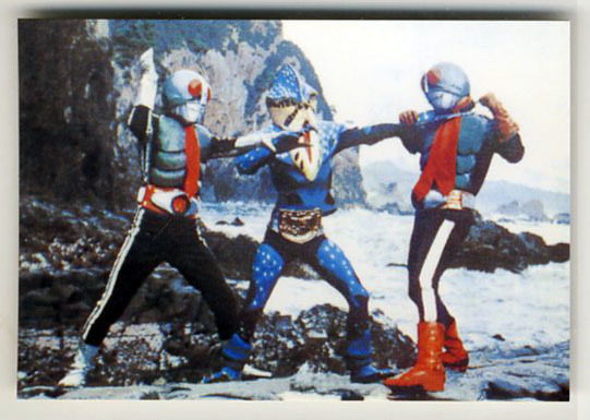 ◆防水対策 厚紙補強 カルビー 仮面ライダーチップスカード(2003 復刻版) 239番 シオマネキングと戦う2人ライダー トレカ 即決拍卖