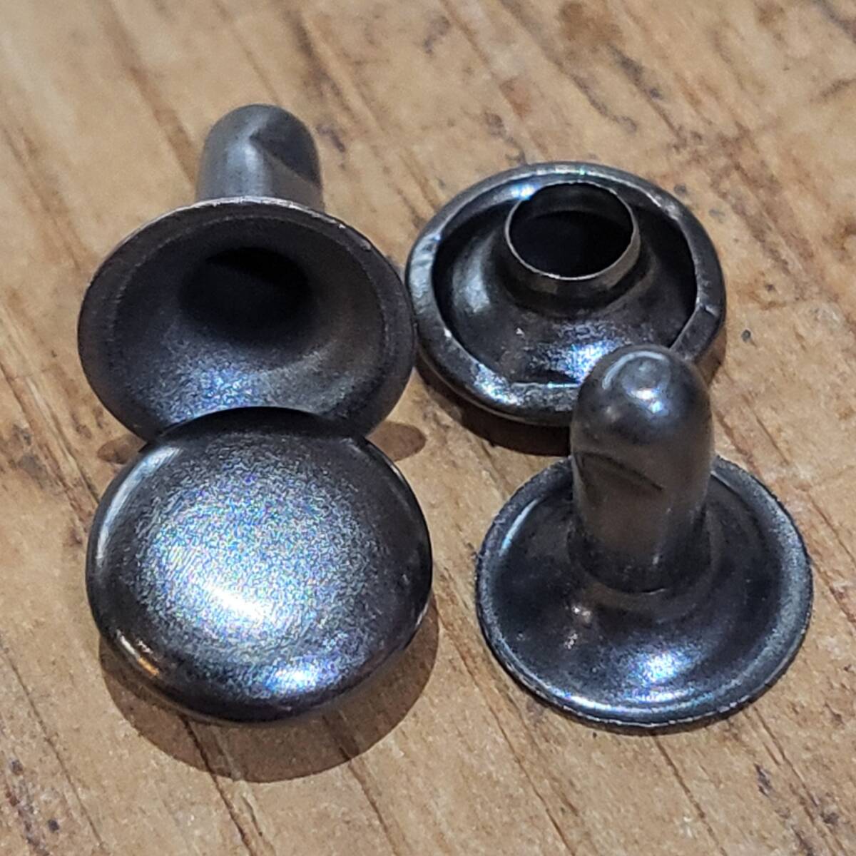 レザークラフト 片面カシメ 100組セット (頭8mmx9足mm 色:ブラック) 3㎜~5㎜厚の革に対応拍卖