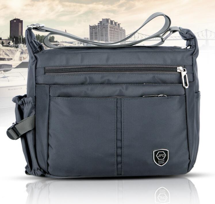新入荷 お色選択可 ショルダーバッグ メンズ レディース A4 斜め掛けバッグ メッセンジャー バック アウトドア 耐水 大容量お色選択可拍卖