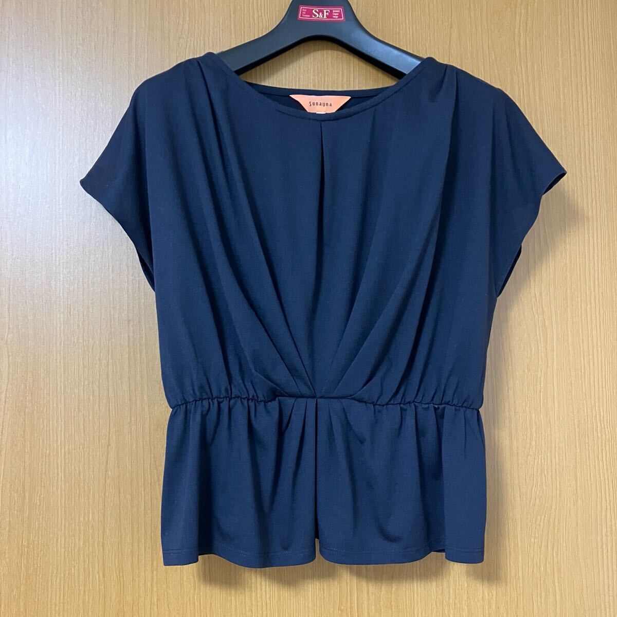 スーナウーナ sunauna フレンチスリーブ ペプラムトップス ネイビー拍卖