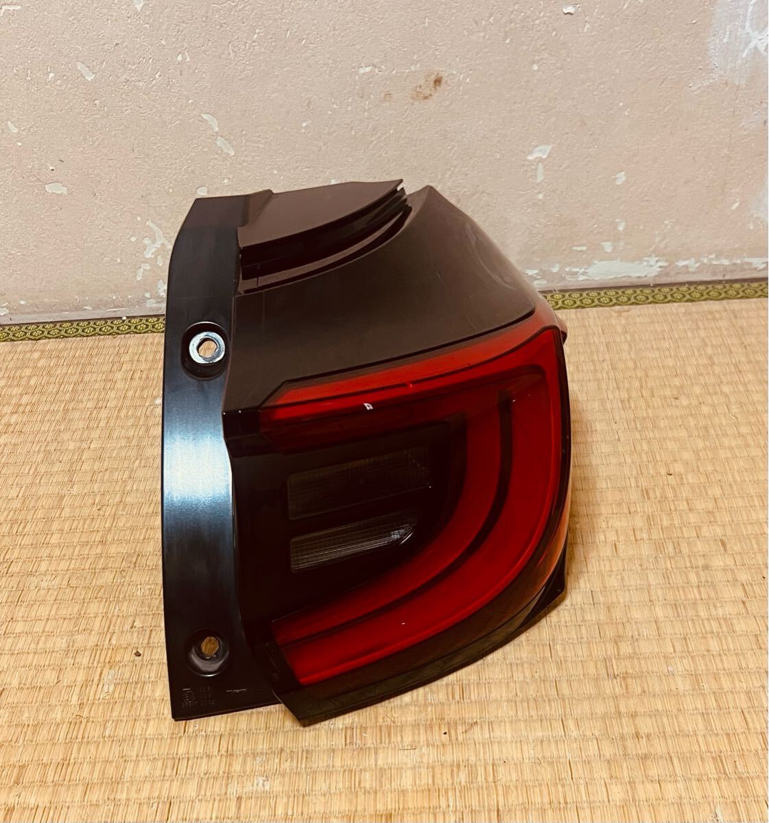 ヤリス 右 テールランプ KO-10 純正81551-K0020 ヤリス KOITO拍卖