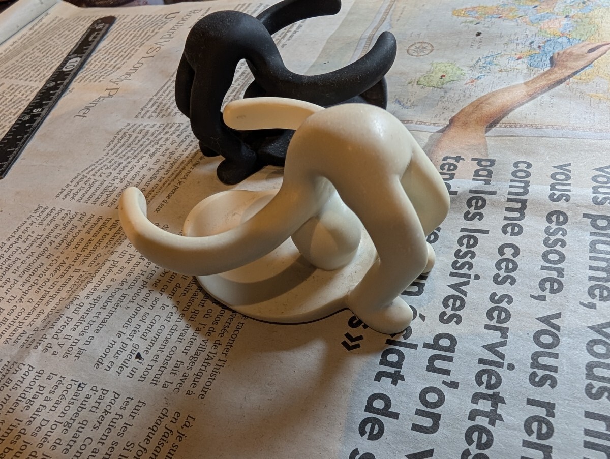 【DECOLE humania バックドロップ リモコンホルダー 2個セット】携帯ホルダー 卓上ホルダー デスクグッズ 置物拍卖