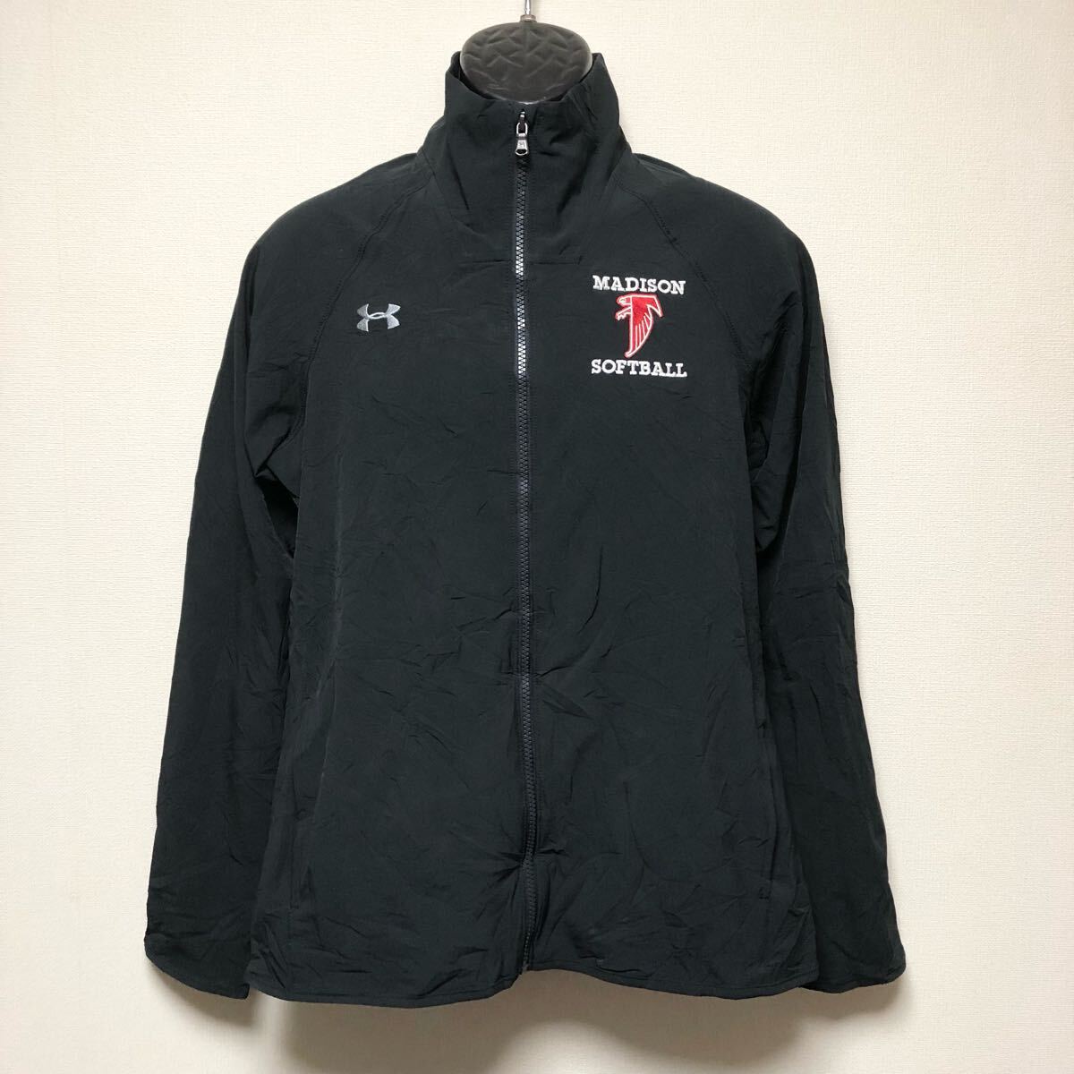 UNDER ARMOUR /LOOSE /アンダーアーマー /メンズM 長袖ジャケット ウインドブレーカー ロゴ刺繍 MADISON SOFTBALL スポーツウェア拍卖