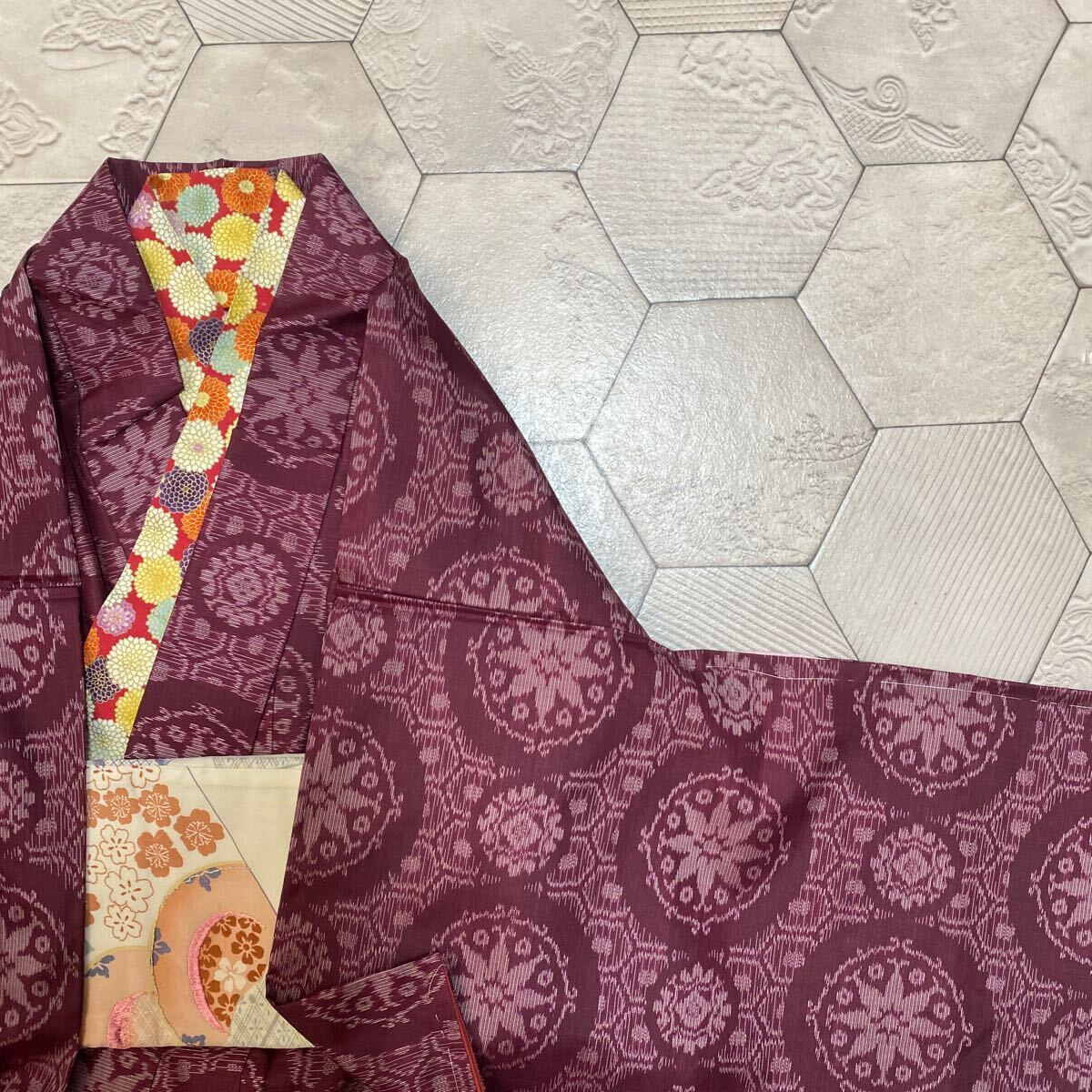 アンティーク 着物 しつけ糸あり 銘仙 赤紫 昭和レトロ 大正ロマン モダン リメイク 和洋折衷コーデ 絹 正絹100% い13-9w拍卖