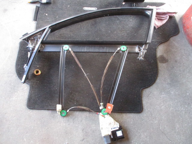 ★35G4275 アウディA3 8PCDA 左フロントドアパワーウインドーレギュレーター 車上動作確認OK モーター付 ベース用 部品取りにも拍卖