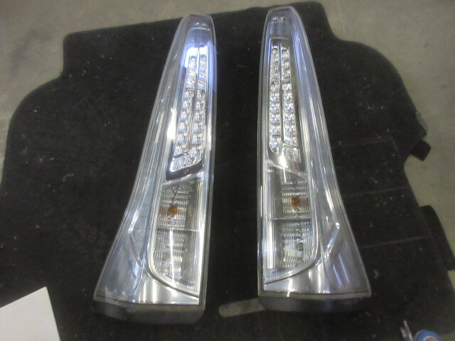 ★⑦R7G8994 C26 セレナ 純正テール左右セット コイト220-23438 点灯確認済 修理やストック等に拍卖