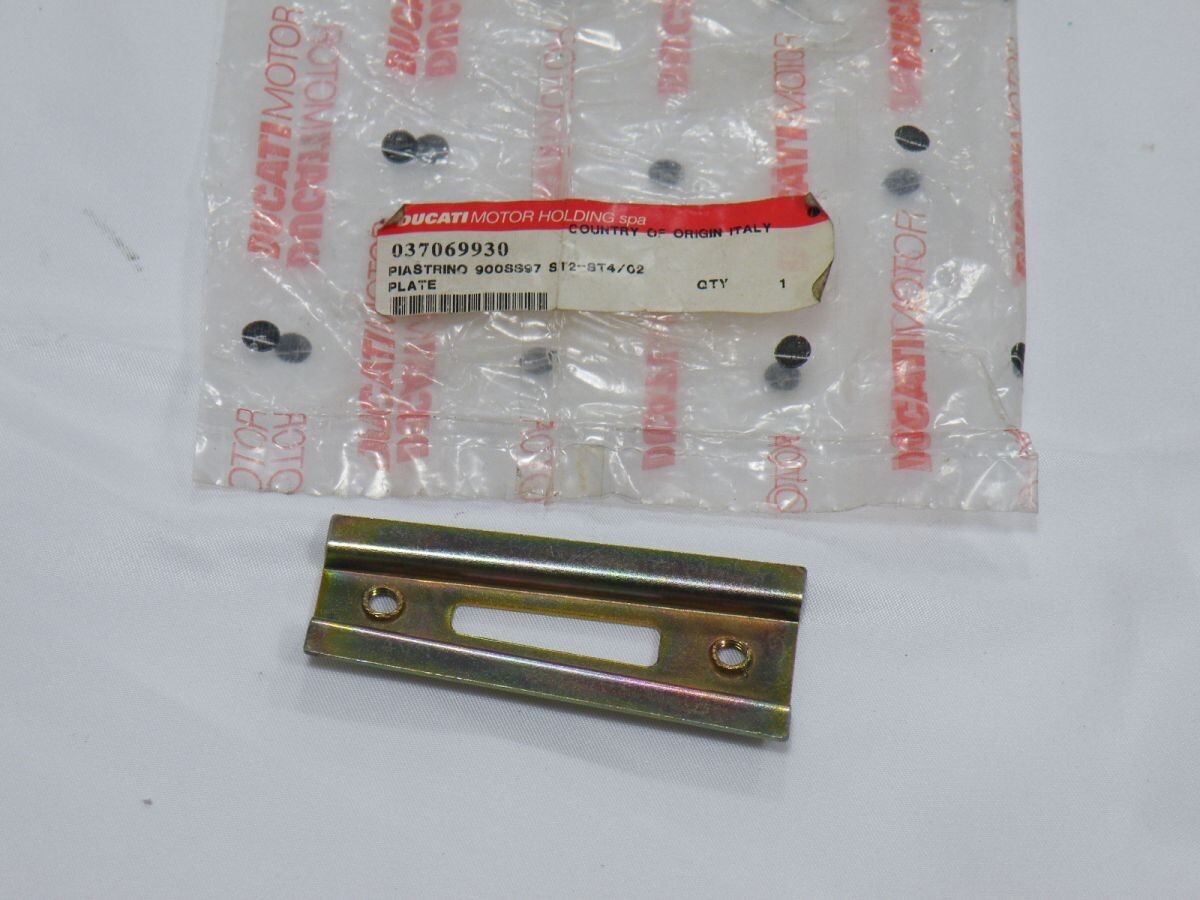 送料無料!ドゥカティ ST2 ST3 ST4 純正ステップ プレート 037069930 RHA0012拍卖