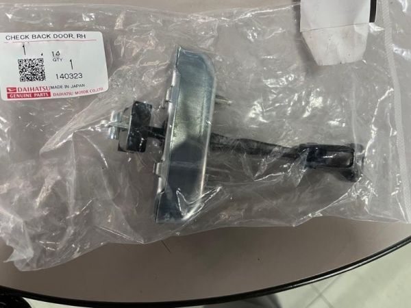 在庫希少!【未使用 ダイハツ 純正】ムーヴカスタム LA100/110S バックドアチェック拍卖