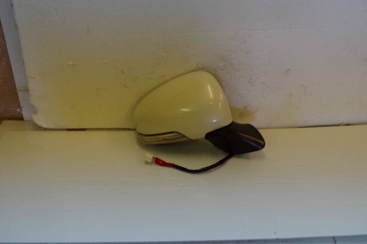 トヨタ プリウスα ZVW41 ドアミラー サイドミラー 右 ホワイトパール拍卖